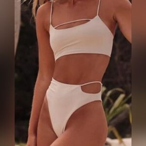Riot Swim NWT Eden bikini Top Size Small.